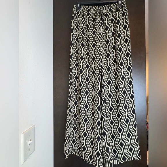 ZAC & RACHEL Black and Cream Geometric Women's Pants - Picture 2 of 9